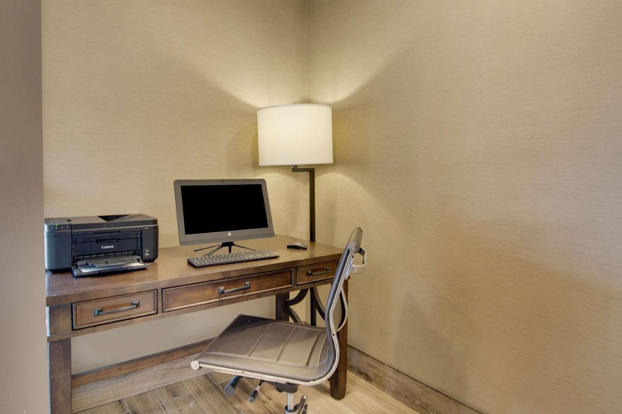 Comfort Inn Airport Roanoke Bagian luar foto