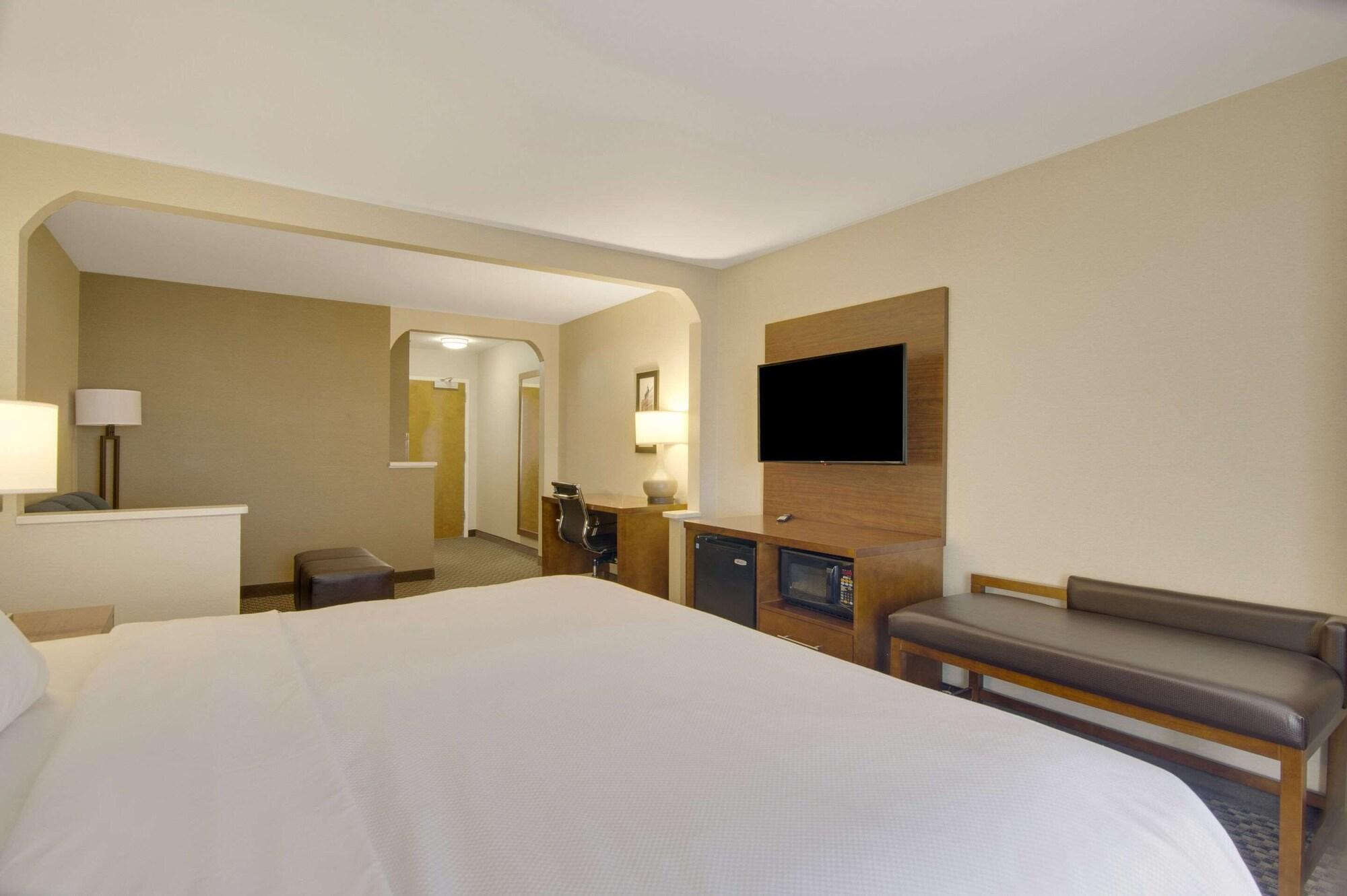 Comfort Inn Airport Roanoke Bagian luar foto