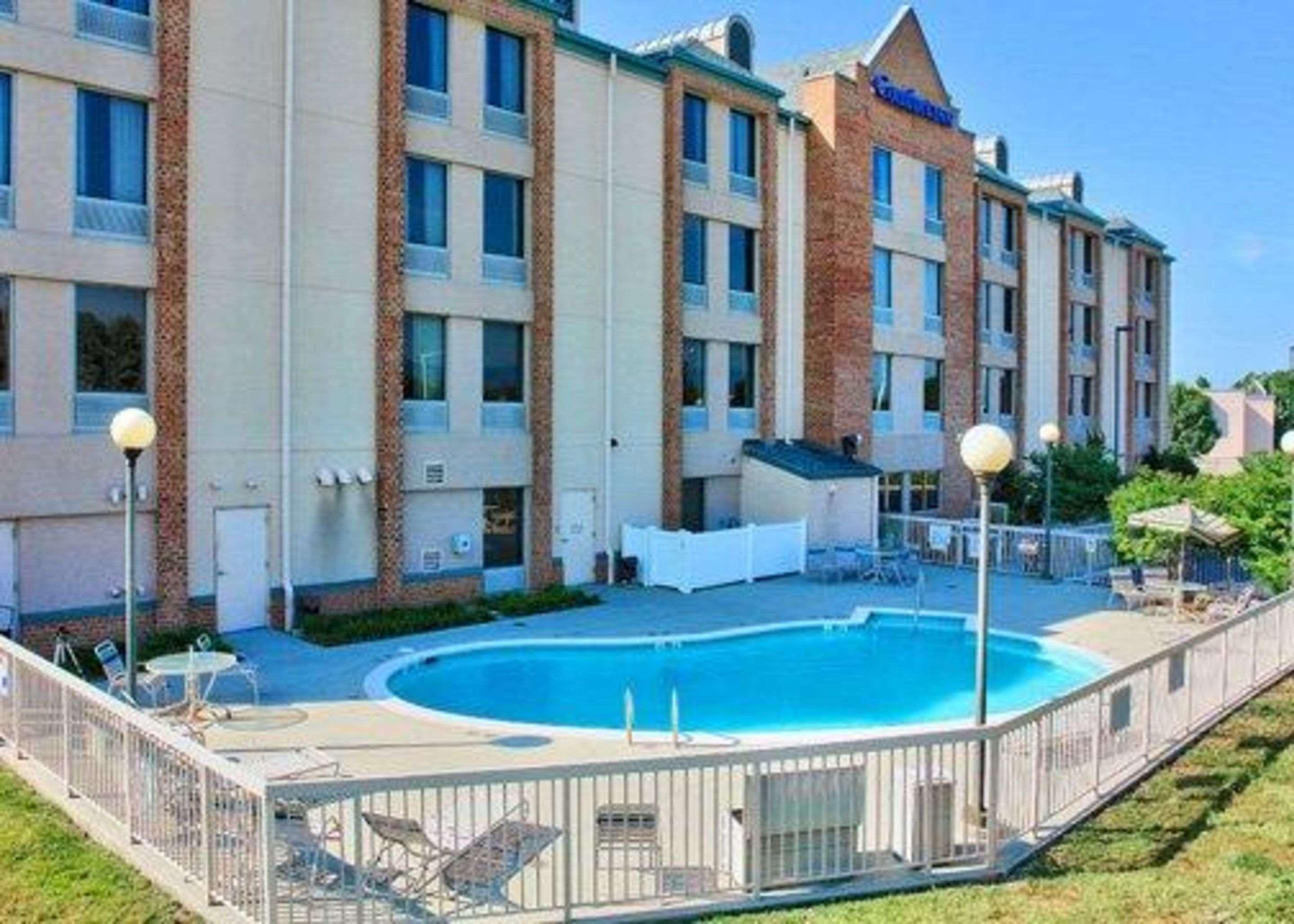 Comfort Inn Airport Roanoke Bagian luar foto